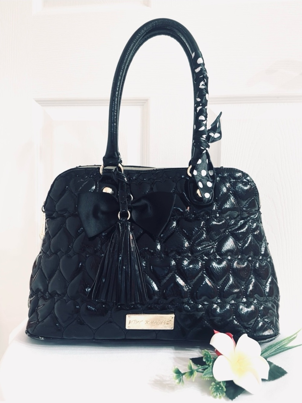 BETSEY JOHNSON ~ Large Black Quilted Hearts Handbag with Polka Dot Twilly - Picture 1 of 11